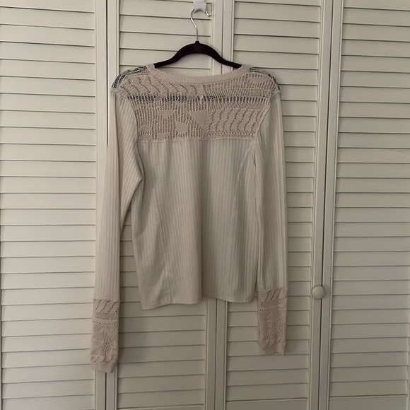 Crocheted blouse - Picture 2 of 9